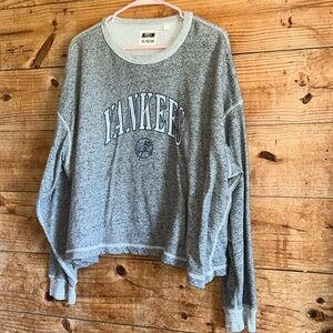 AE Tailgate New York Yankees Cropped Sweater